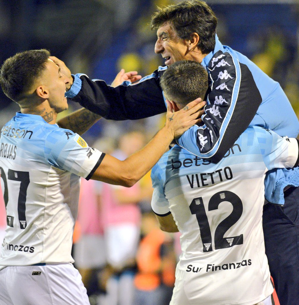 Fútbol: Racing ganó en Arroyito y se ilusiona con el campeonato