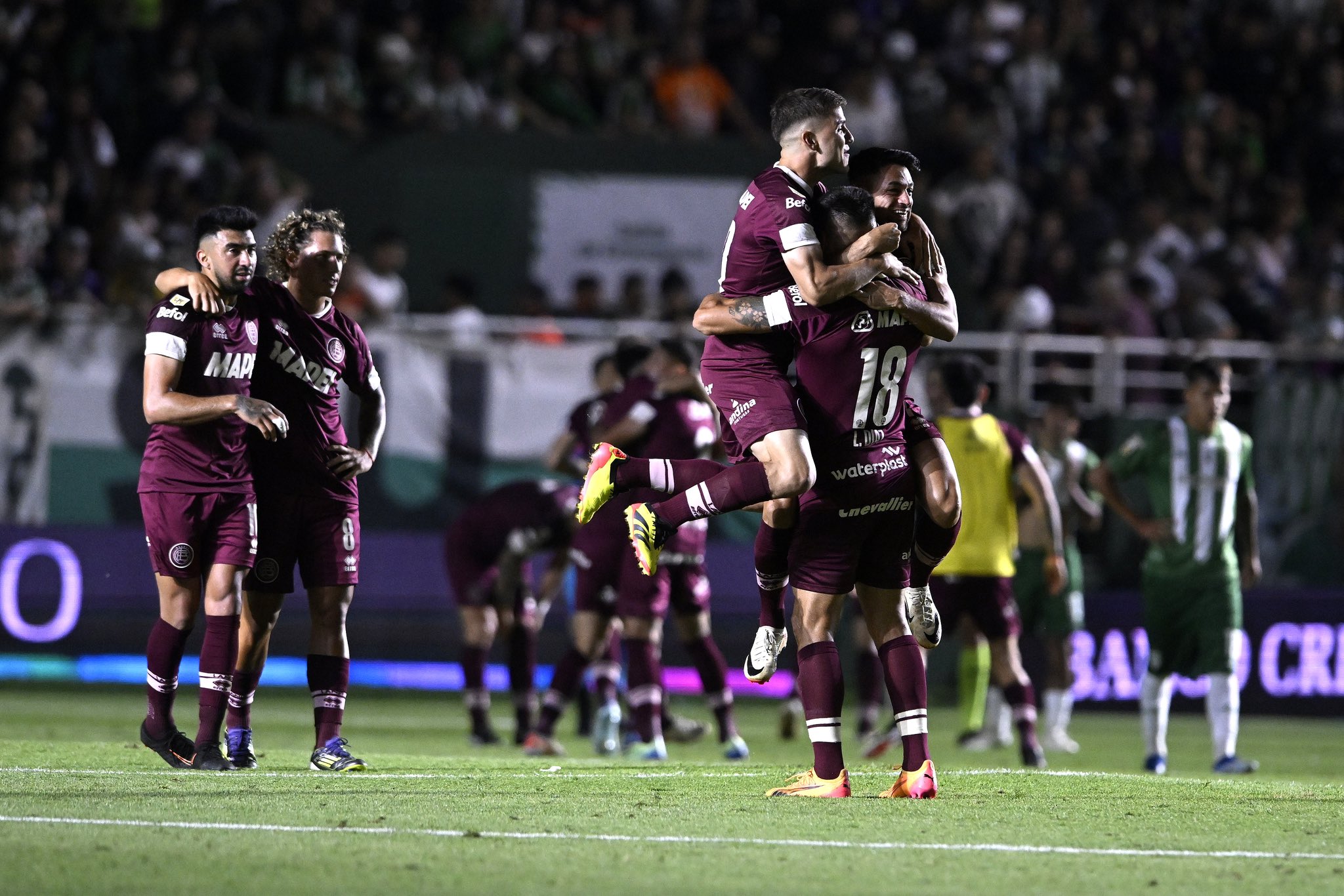 Fútbol: Lanús se quedó con el clásico ante Banfield y se ilusiona con la Copa Sudamerdicana