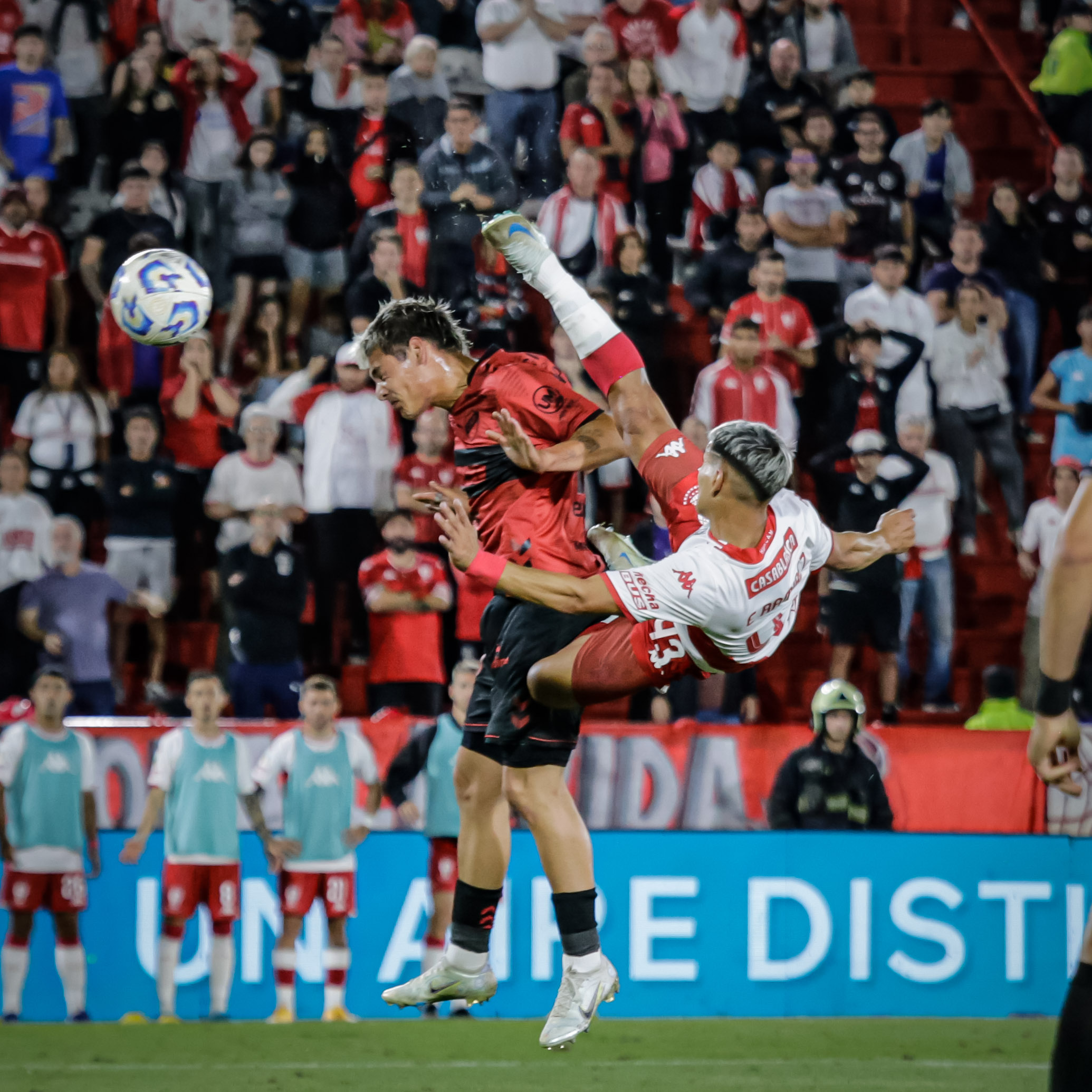 Fútbol: Huracán venció a Platense y sueña con el título