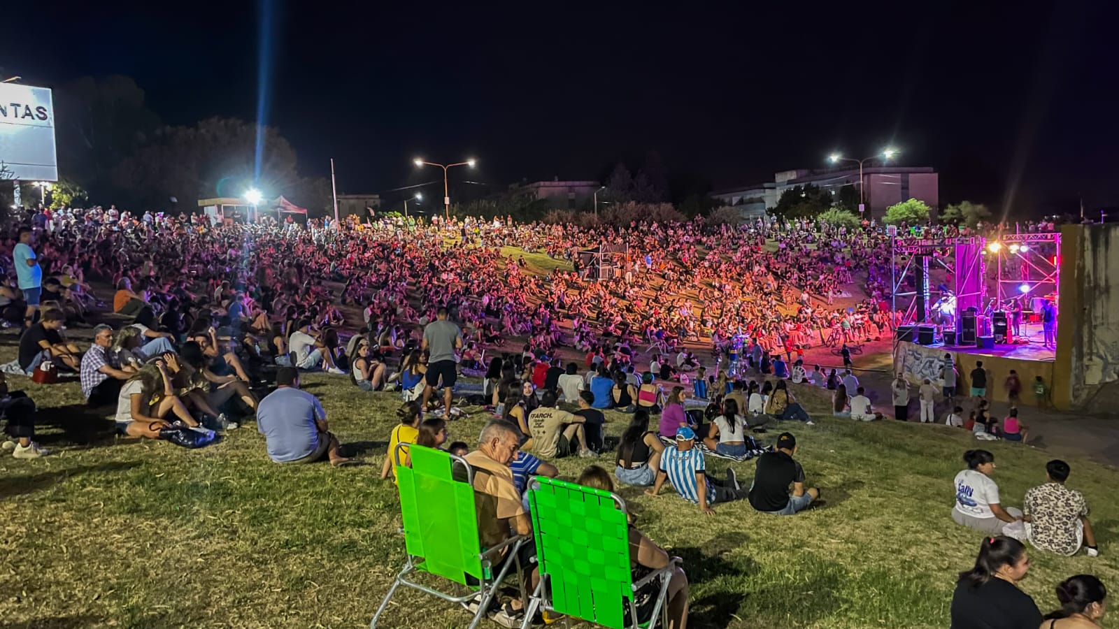 Una multitud disfrutó de la primera noche del Festival de Verano