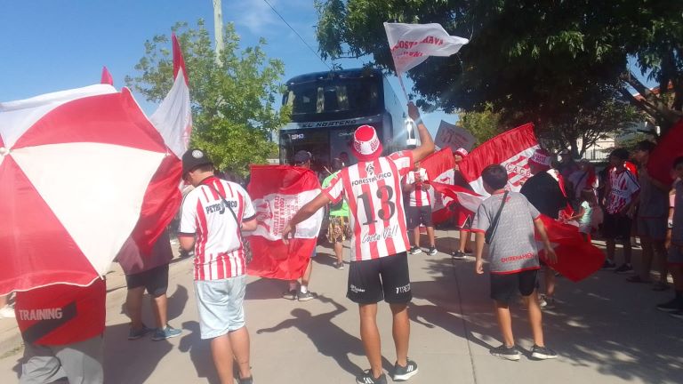 Fútbol: Costa Brava le ganaba a la CAI pero se suspendió por incidentes y falta de seguridad