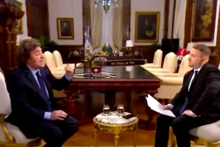 Manuel Adorni responsabilizó a Santiago Caputo por su intromisión en la entrevista a Javier Milei en TN