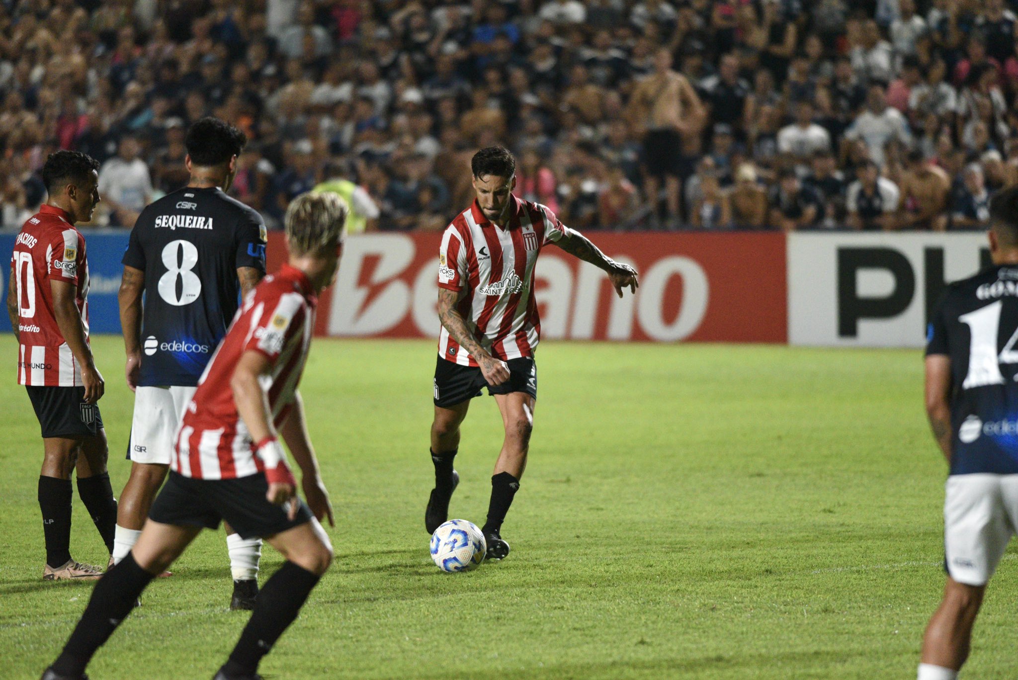 Fútbol: Independiente de Rivadavia y Estudiantes igualaron 2 a 2 en Mendoza