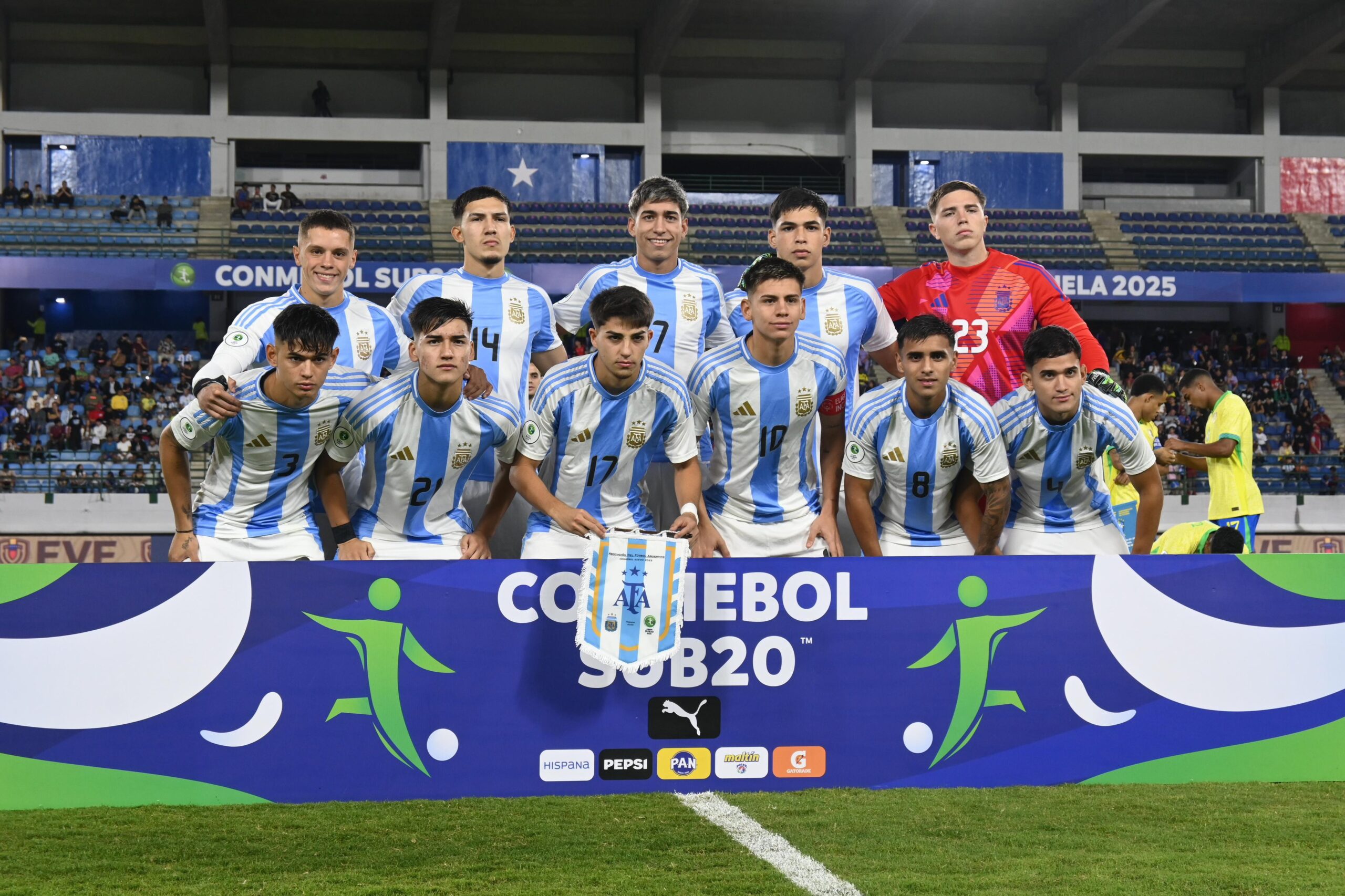 Fútbol: Argentina enfrenta a Paraguay en la definición del Sudamericano Sub20