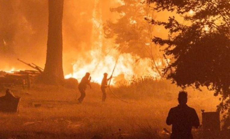 El Gobierno atribuye los incendios en la Patagonia a “terroristas disfrazados de mapuches”