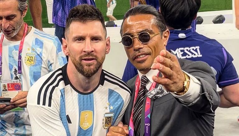 Fútbol: Salt Bae, el famoso cocinero que se metió en los festejos de Argentina, lamentó tocar la Copa del Mundo en Qatar