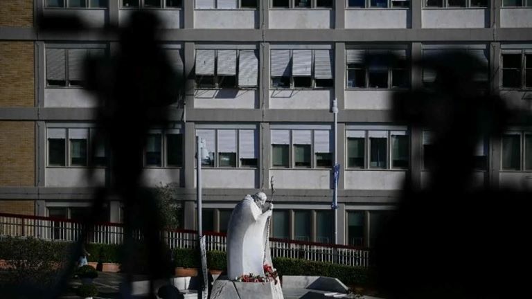 Vaticano: El papa Francisco pasó “una noche tranquila”