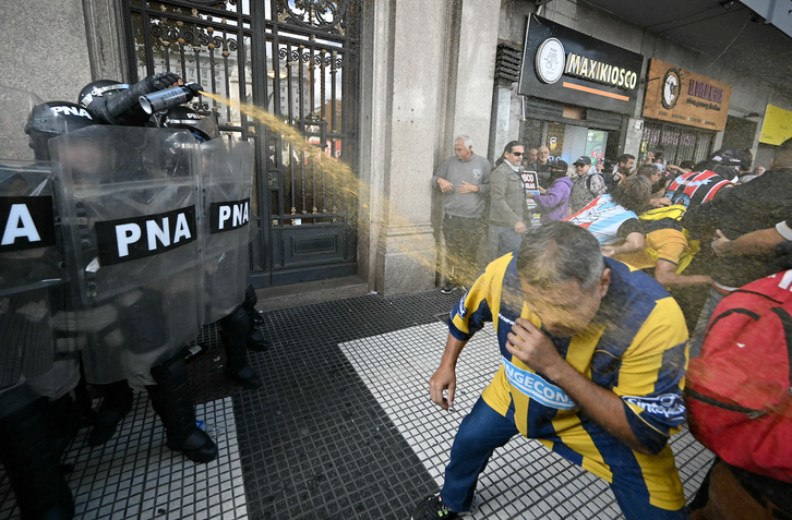 Polémica por el costo del gas pimienta utilizado en la represión de jubilados