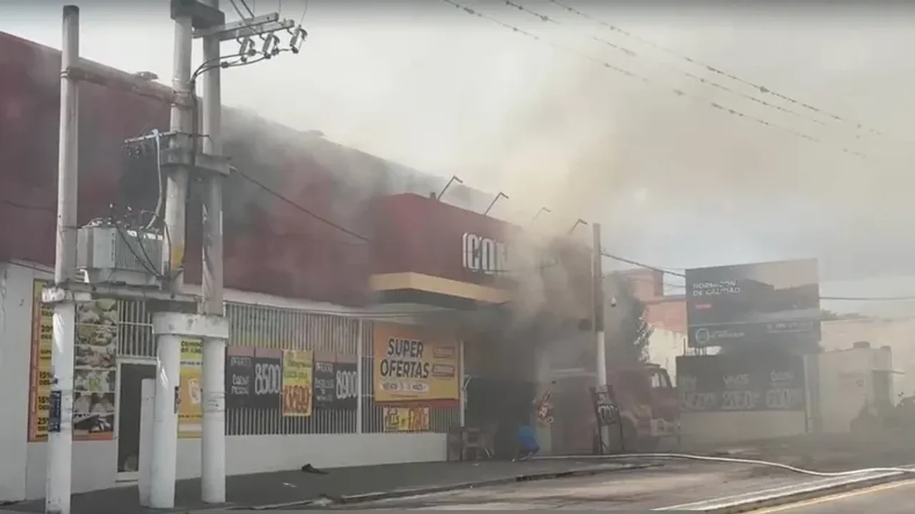 Incendio fatal en un supermercado en Jujuy: cinco fallecidos, 33 heridos y dos detenidos