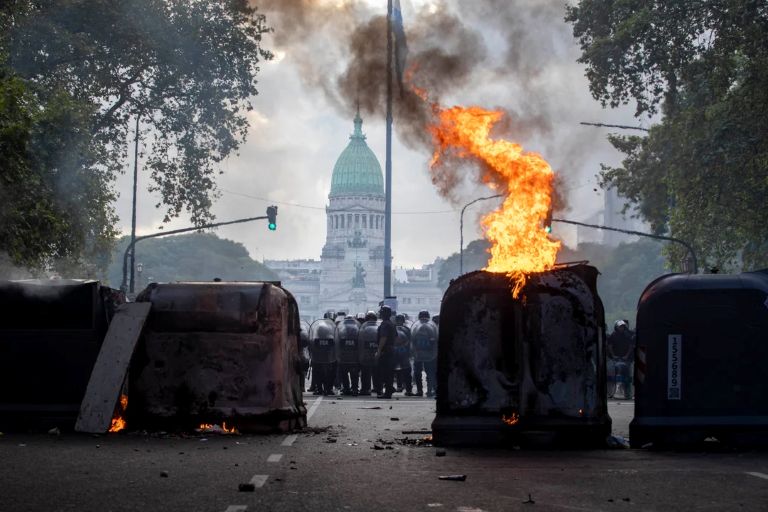 CABA: Por los hechos de violencia fuera del Congreso liberaron a 94 personas, pero quedaron imputadas