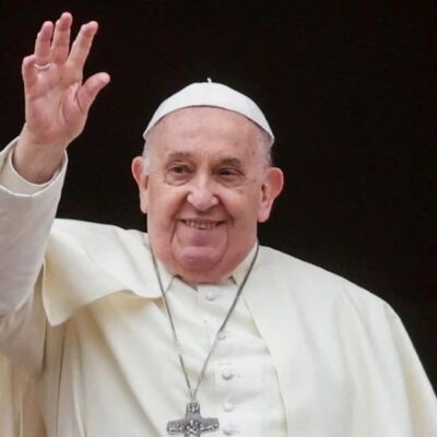 Vaticano: El papa Francisco presentó “ligeras mejorías” y permanece “estable”