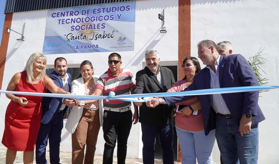 Inauguración de viviendas y espacios comunitarios en Santa Isabel: “La Pampa es ejemplo en salud pública”