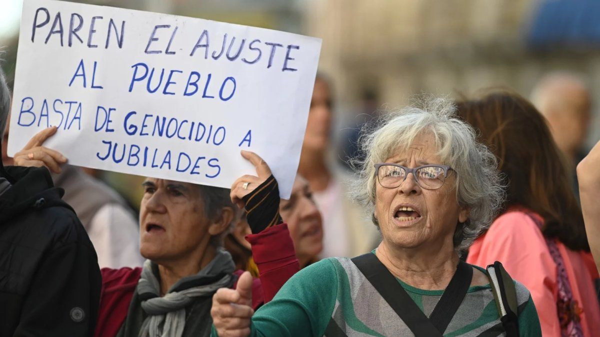 Jubilados marchan hoy en protesta contra el ajuste