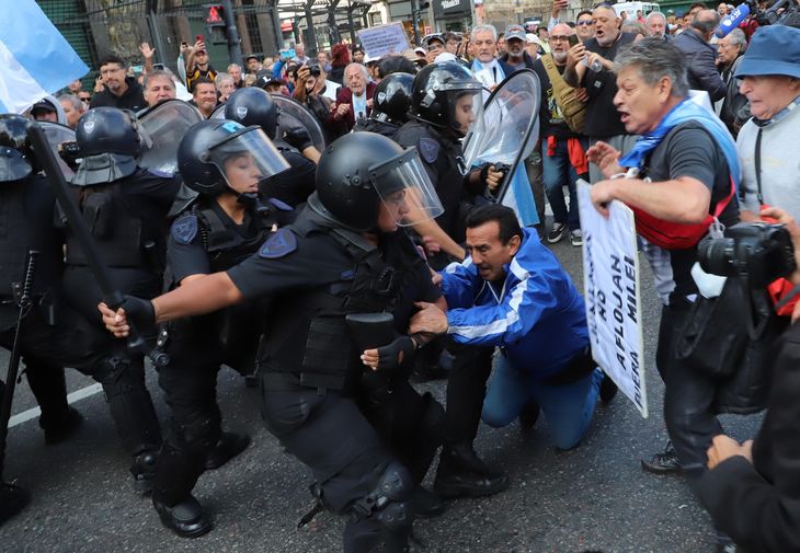 Represión en la marcha de jubilados: La más violenta desde 2001, según la CPM