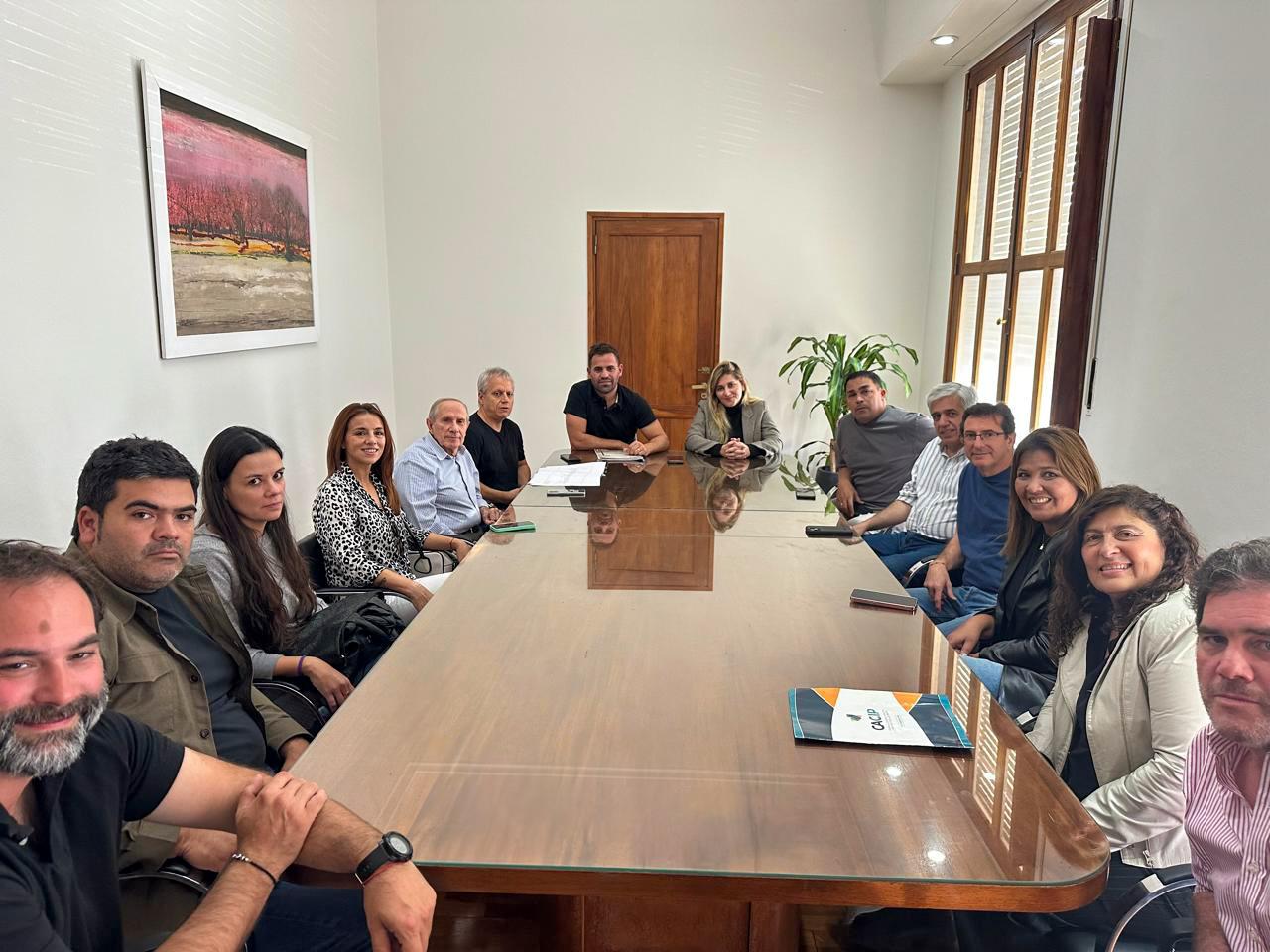 Semipeatonal: el municipio se reunió con comerciantes y les confirmó que la obra finaliza a fin de junio
