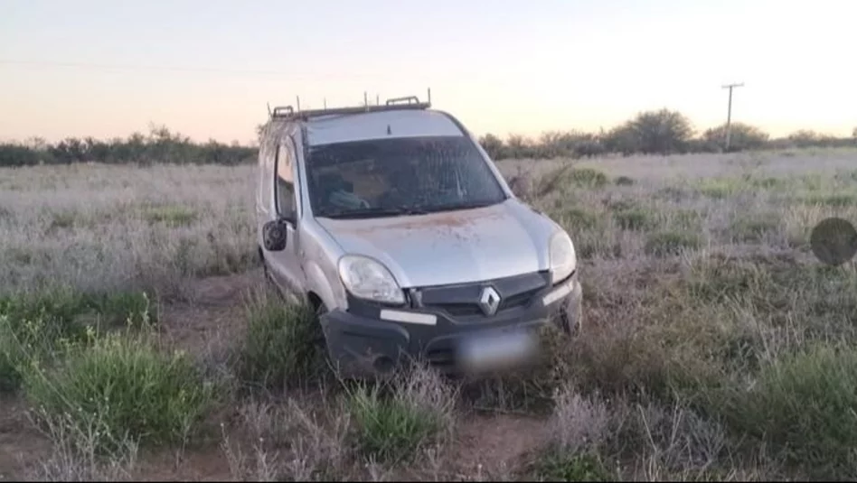 Vehículo utilitario volcó en la Ruta Provincial 20, cerca de Chacharramendi
