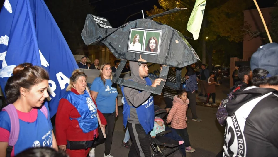 Santa Rosa marchó en defensa de los jubilados y los derechos laborales