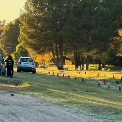 General Pico: hospitalizan a un hombre tras chocar contra una camioneta estacionada