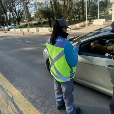 Realizan operativo de control en Catriló: 16 infracciones detectadas en un solo día