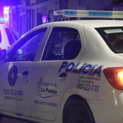 Santa Rosa: una mujer fue asaltada dentro de su auto mientras esperaba a su pareja