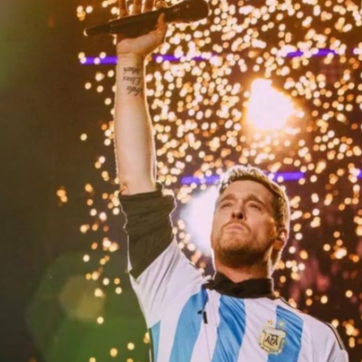 Michael Bublé mostró su fanatismo por River Plate: la foto que se sacó apenas llegó a la Argentina