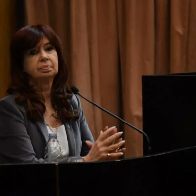 Pese a las diferencias con el desdoblamiento, Cristina Kirchner pidió a acompañar a Axel Kicillof
