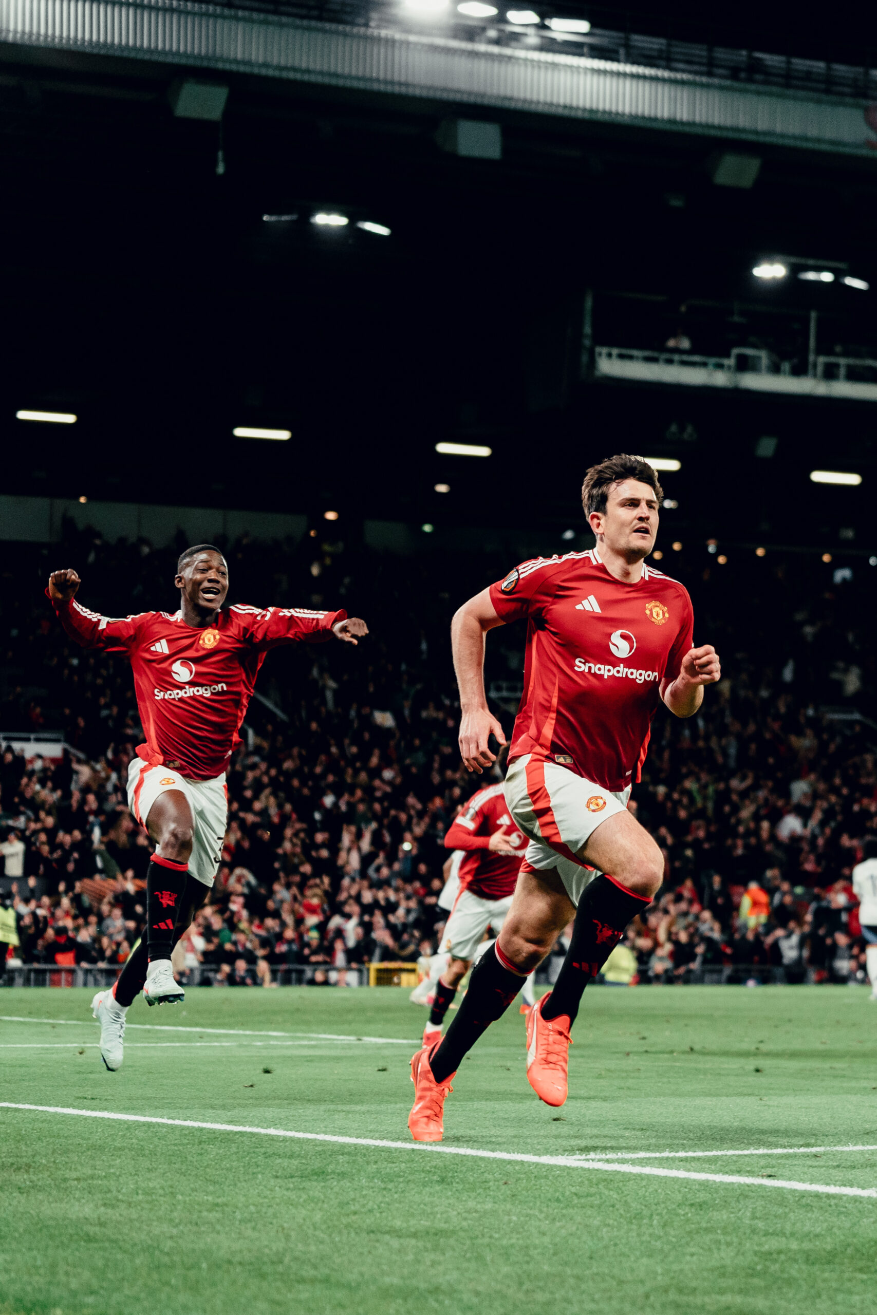 Fútbol: Con un final de locos, Manchester United venció 5 a 4 al Lyon y clasificó a semifinales de la Europa League