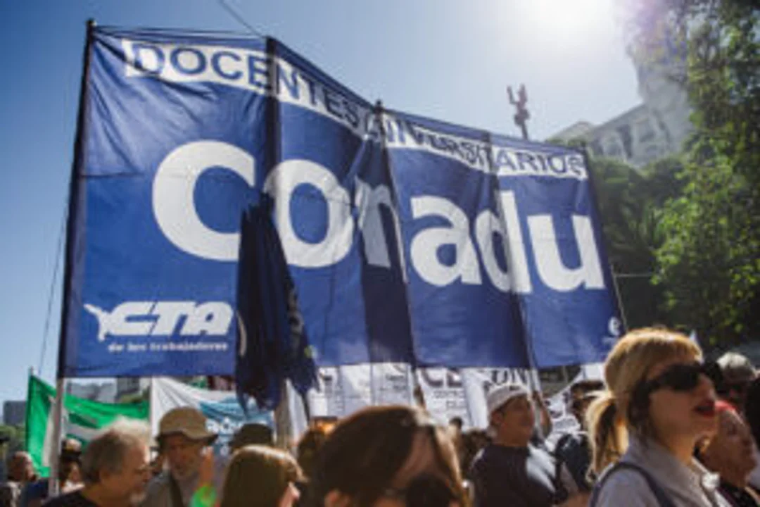 Paro de 24 horas de docentes universitarios por mejoras salariales