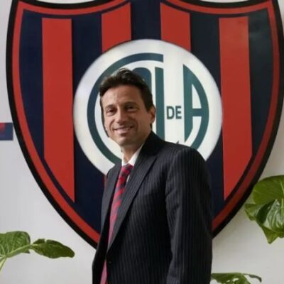 Escándalo en el fútbol argentino: una cámara oculta muestra al presidente de San Lorenzo recibiendo dólares