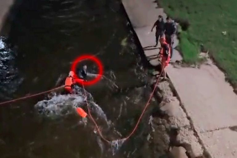Córdoba: robó una moto, se arrojó al cauce del río y nadó varios kilómetros hasta que fue detenido