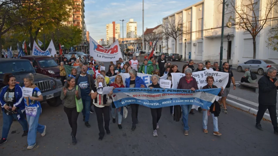 Santa Rosa: jubilados pampeanos marcharon por mejoras urgentes en sus haberes