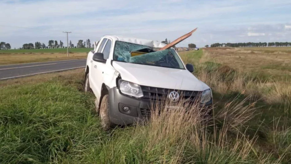 Grave siniestro en ruta 7: una camioneta se despistó y un cartel vial se incrustó en el parabrisas