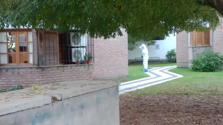 Santa Rosa: una mujer cayó de una terraza y permanece en estado crítico