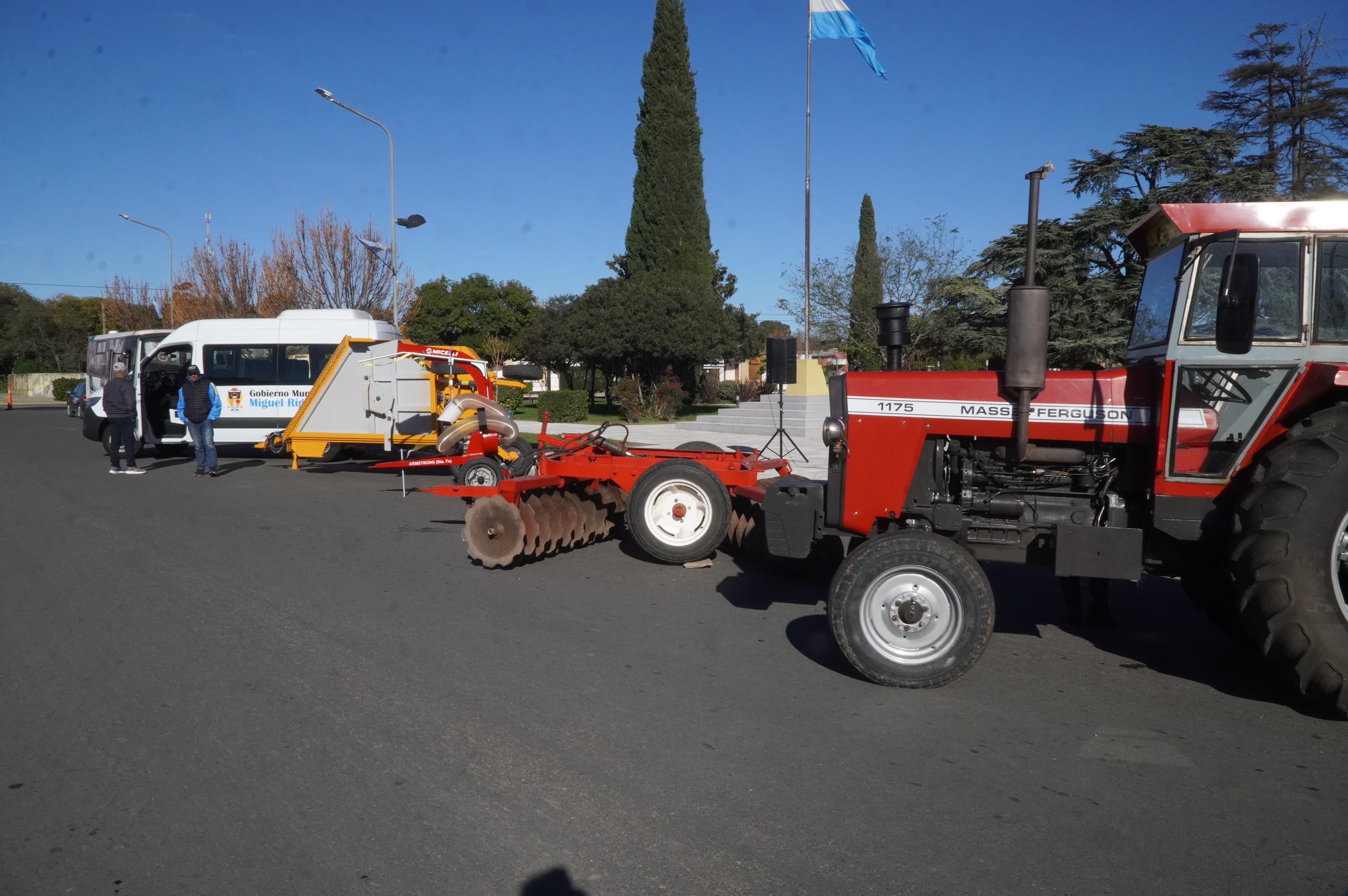 Municipios adquirieron maquinarias y vehículos con créditos provinciales