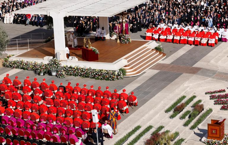 Vaticano: comienza el cónclave para elegir al sucesor del papa Francisco