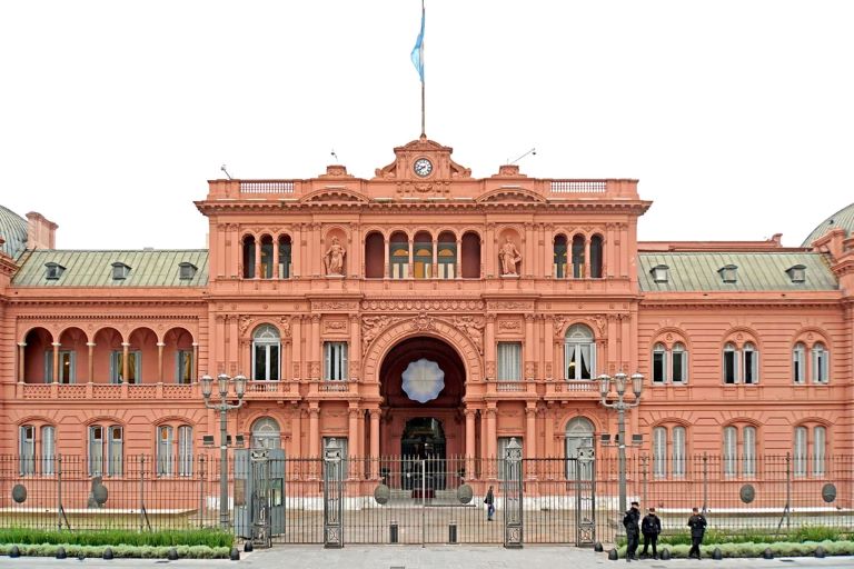 El Gobierno limita el derecho a huelga mediante un DNU