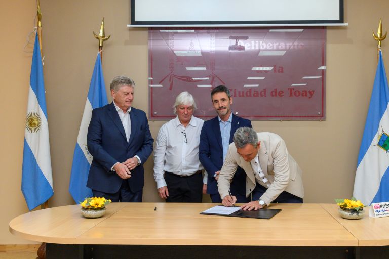 El Gobierno de La Pampa hará el proyecto para ejecutar obras de agua potable, cloacas y pluviales en el barrio Lowo Che de Toay