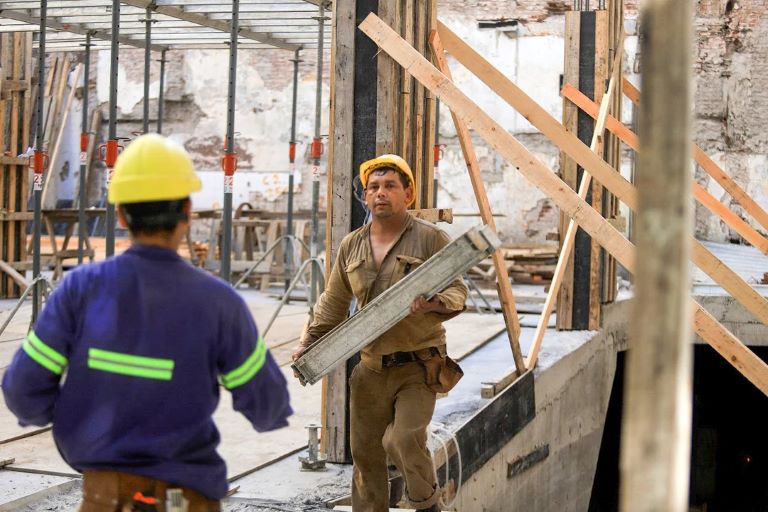 Presentan en Diputados un proyecto para proteger a quienes compran departamentos “en pozo”