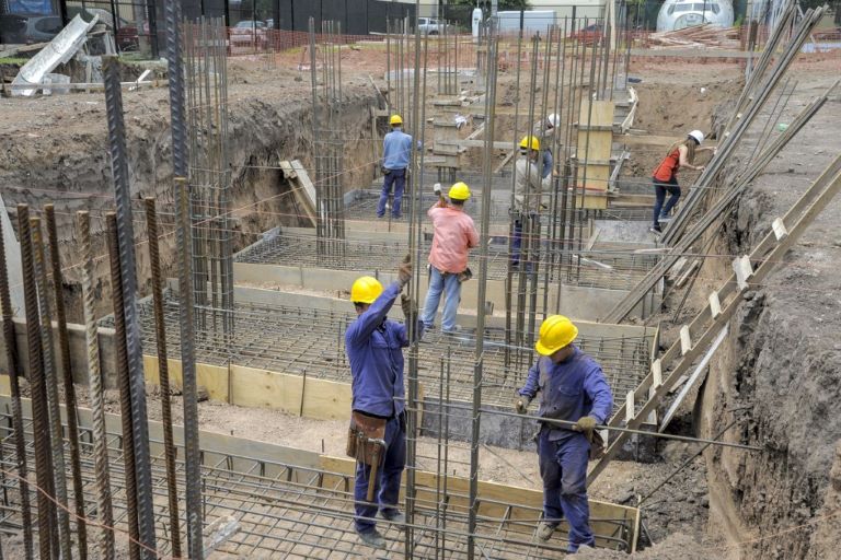 “El empleo privado de Milei”, un monotributista ganado por cada dos puestos formales perdidos