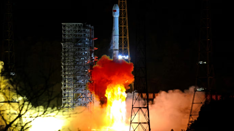 China dio un nuevo paso en su carrera espacial: lanzó su sonda Tianwen-2