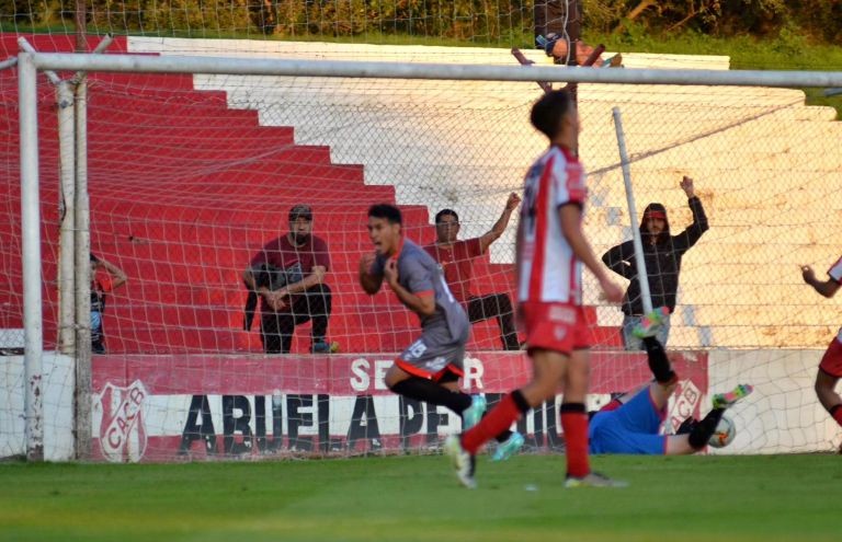 Fútbol: Costa Brava puso la cabeza en el final y quedó a un punto de la cima en el Federal “A”
