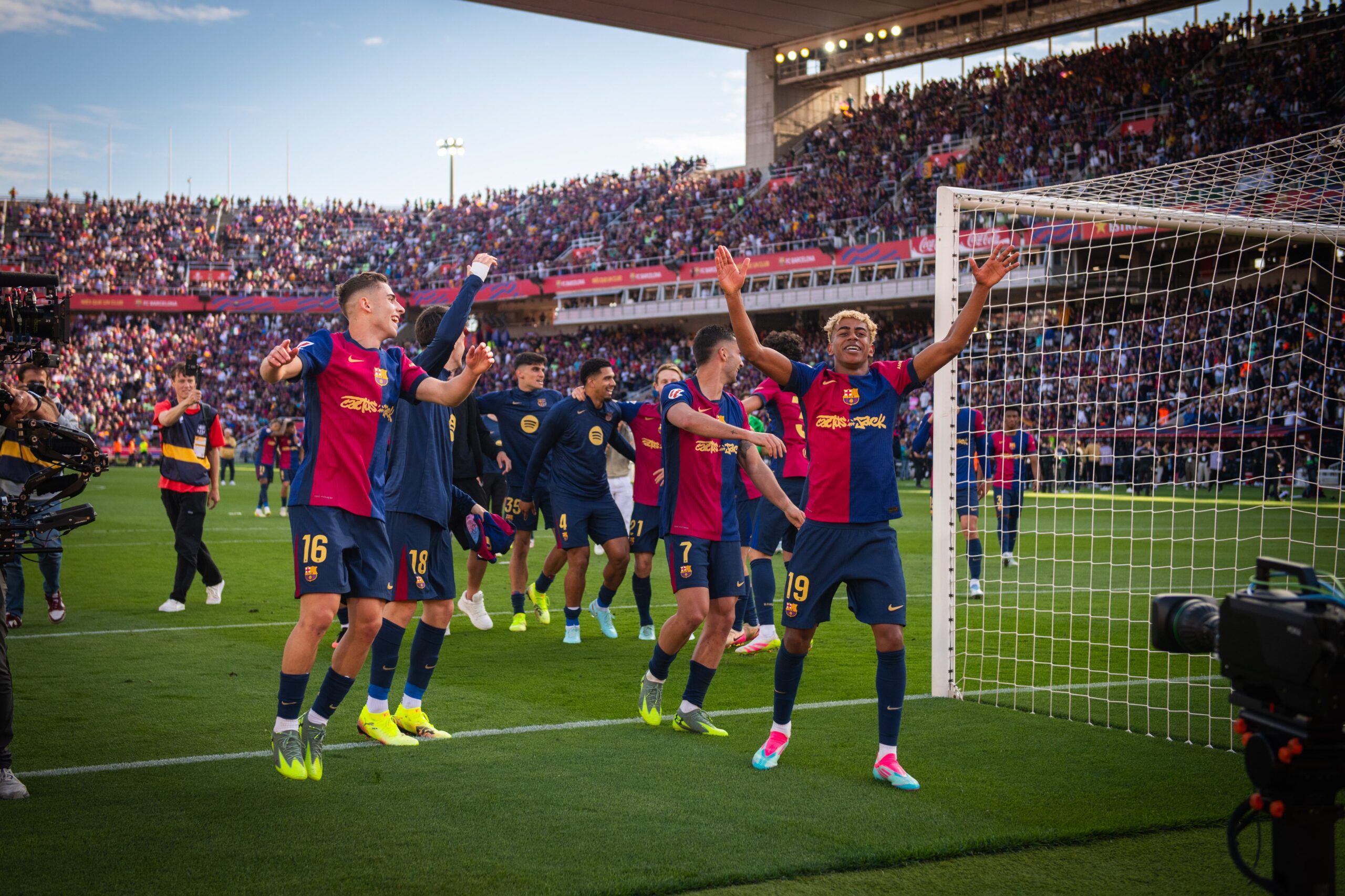 Fútbol: Barcelona le ganó 4 a 3 a Real Madrid y se encamina a gritar campeón de la Liga Española