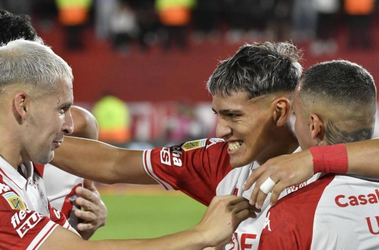 Fútbol: Huracán le ganó a Riestra por 3 a 2 y clasificó a los cuartos de final del Torneo Apertura