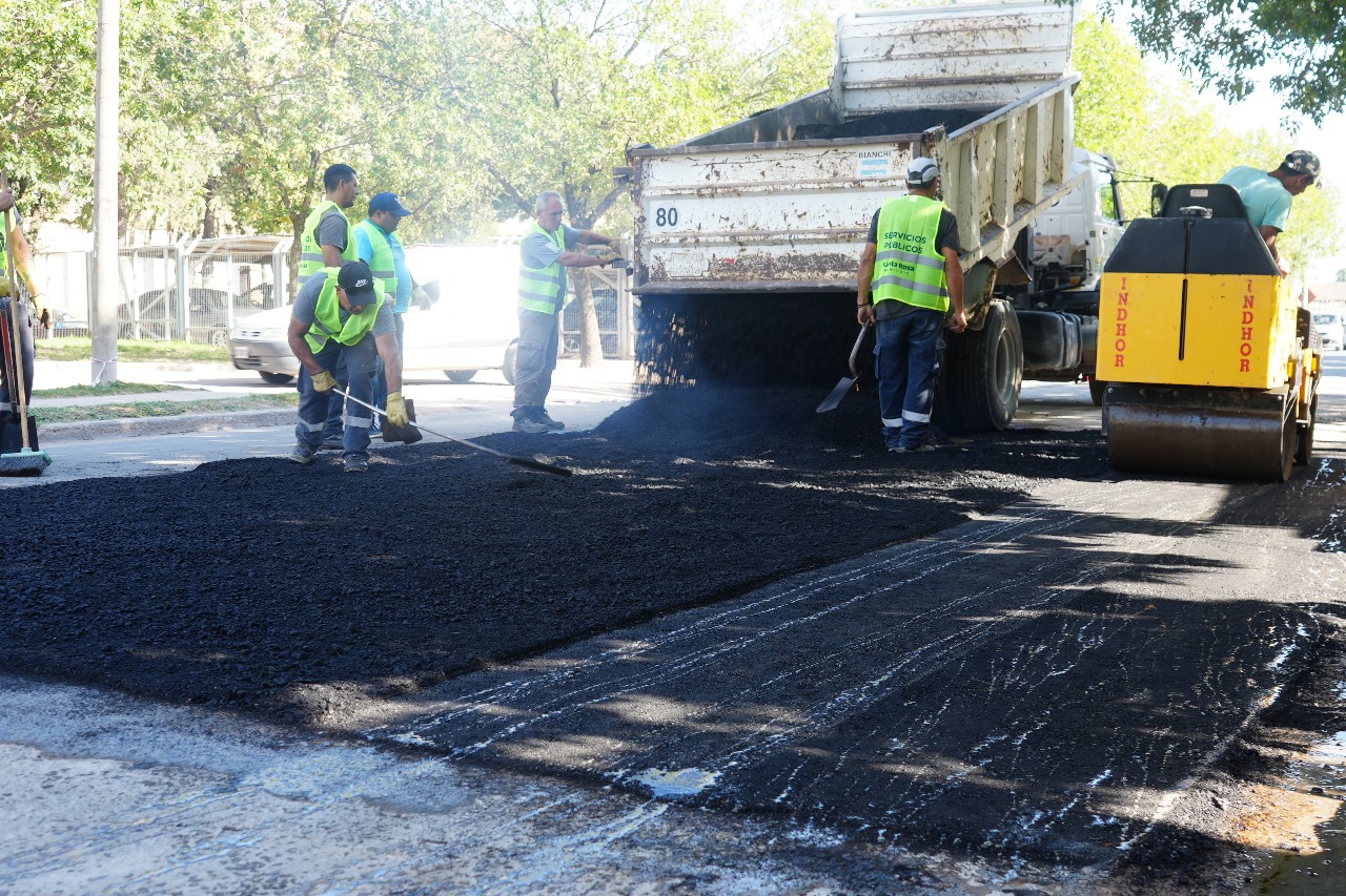 Santa Rosa: el municipio comenzó el asfaltado de la calle Donati