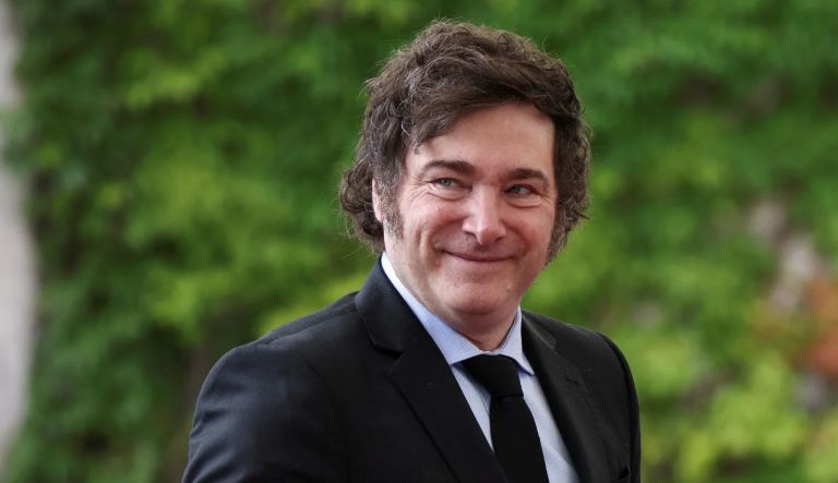 El presidente Javier Milei denunció a tres periodistas por injurias