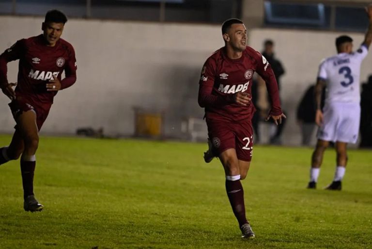 Fútbol: Lanús le ganó a Vélez y se metió en los octavos de final de la Copa Argentina