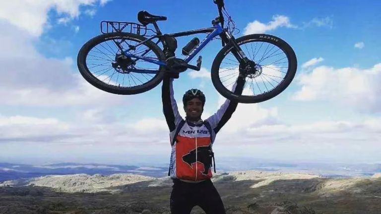 Córdoba: le robaron la bicicleta al ciclista que pedaleó hasta Qatar para el Mundial