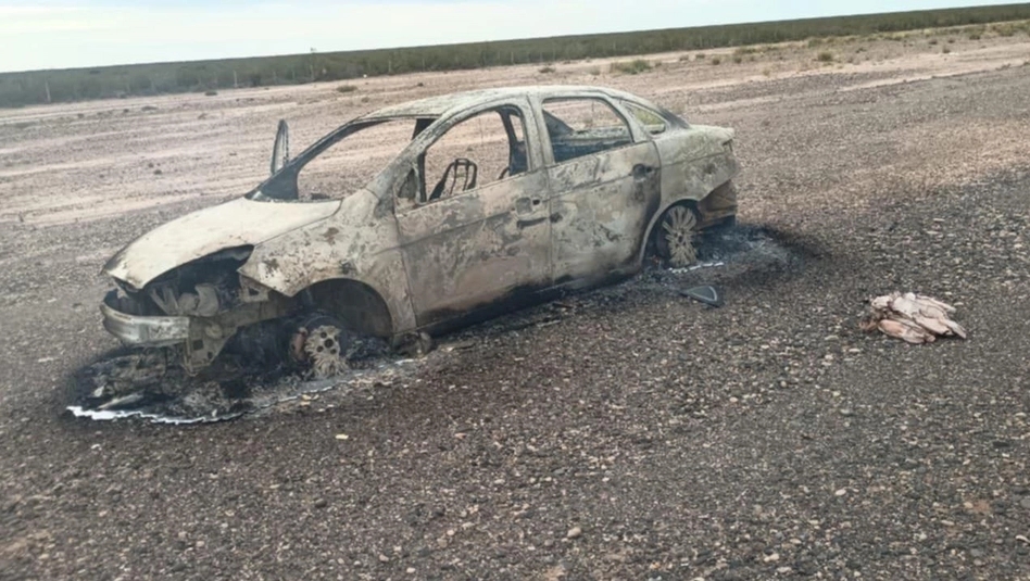 Ruta 20: un auto fue consumido por el fuego tras un desperfecto mecánico