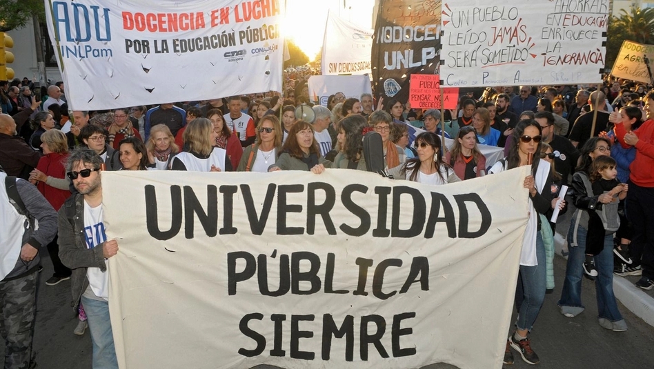 Docentes universitarios de paro: reclaman una urgente recomposición salarial
