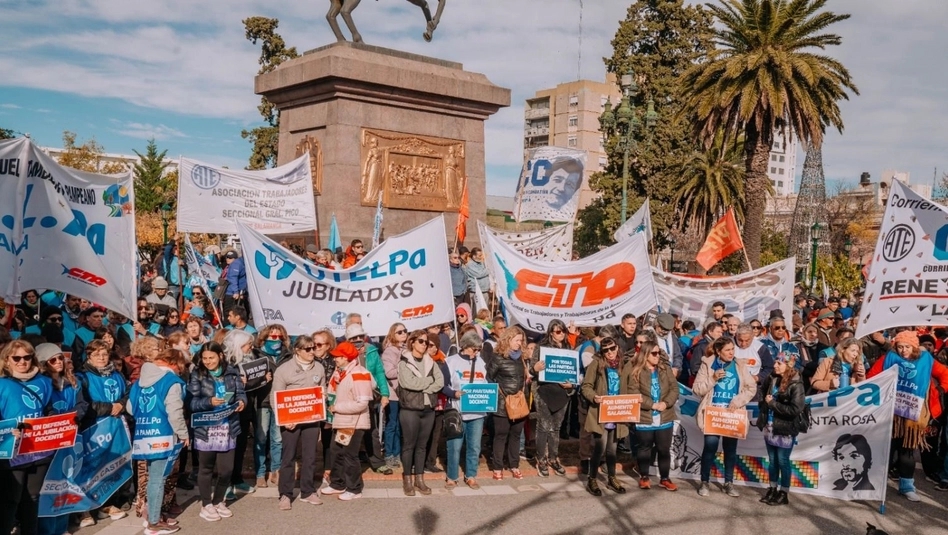 Paritarias en marcha: Gobierno y gremios docentes y estatales vuelven a negociar
